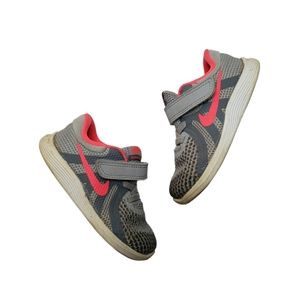 Nike Size 7 Toddler Girl Grey And Pink Athletic Velcro Strap Sneakers